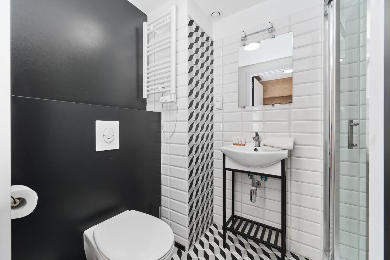 Mezzanine Studio Apartments Zarembowicza Wroclaw Airport By Renters Exterior photo