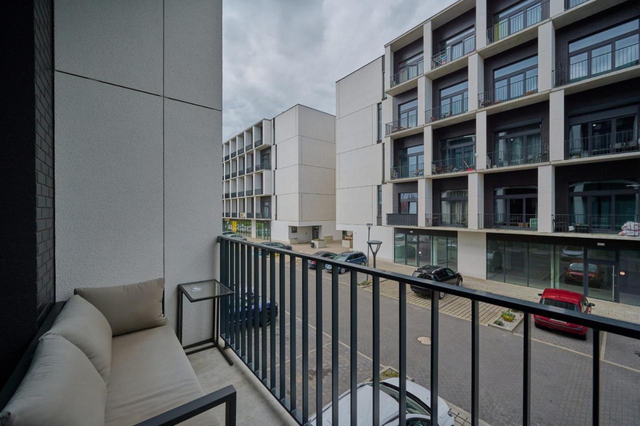 Mezzanine Studio Apartments Zarembowicza Wroclaw Airport By Renters Exterior photo